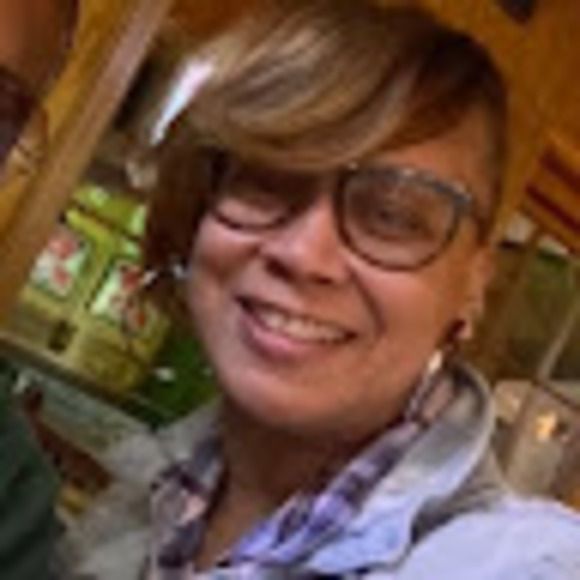 Meet your Posher, April - Picture 1 of 1